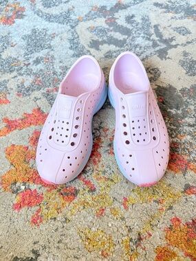 Native Jefferson Slip-On Shoes in Light Lavender with Pastel Gradient Sole